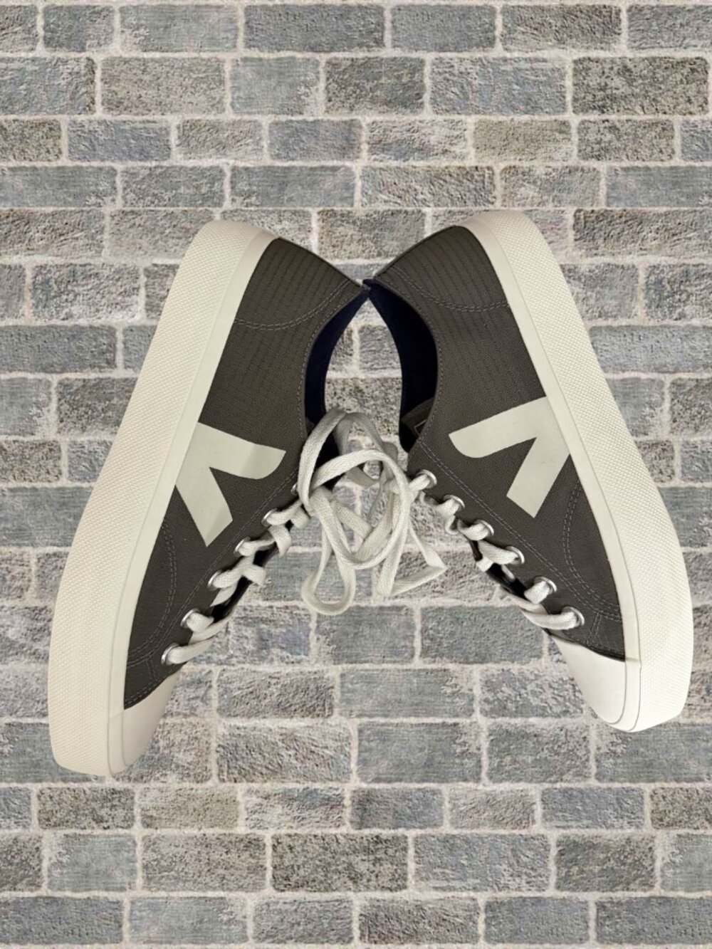 NIB  Veja Wata II Low-Top Sneakers  Ripstop KAKI PIERRE
